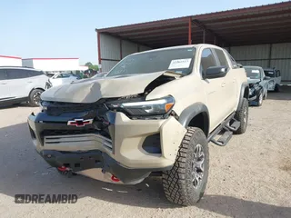 2024 Chevrolet Colorado 4WD ZR2 z VIN 1GCPTFEK4R1145701, wystawiony jako IAAI lot #42262513 z przebiegiem 8 666 mil mil oraz . Historia ofert i sprzedaży dostępna na DreamBid. Obrazek 17.