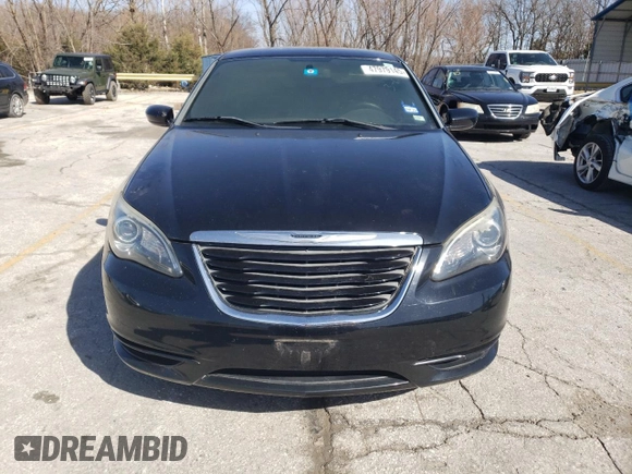 2012 Chrysler 200 S with VIN 1C3CCBHG3CN192608, listed as a Copart auction lot 47979145 with 0 mi miles and Salvage Title. Bid and sale history available at carsss.com. Image 5.