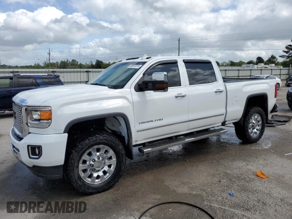 2016 GMC Sierra 2500HD Denali z VIN 1GT12UE84GF272949, wystawiony jako Copart lot #50641015 z przebiegiem 270 501 mil mil oraz Szkoda całkowita • Salvage title. Historia ofert i sprzedaży dostępna na DreamBid. Obrazek 1.