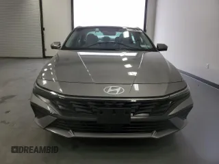 2024 Hyundai Elantra Limited z VIN KMHLP4DGXRU802905, wystawiony jako Copart lot #60417315 z przebiegiem 15 039 mil mil oraz Czysty tytuł • Clean title. Historia ofert i sprzedaży dostępna na DreamBid. Obrazek 5.