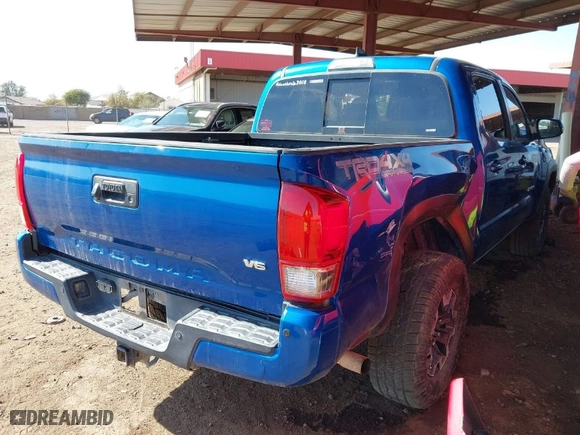 2017 Toyota Tacoma SR5 with VIN 3TMCZ5AN7HM067424, listed as a IAAI auction lot 41648275 with 202,248 mi miles. Bid and sale history available at carsss.com. Image 4.