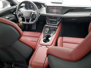 2024 Audi e-tron GT Premium Plus z VIN WAUFJBFWXR7002743, wystawiony jako Copart lot #67399864 z przebiegiem 873 mil mil oraz Szkody całkowita. Historia ofert i sprzedaży dostępna na DreamBid. Obrazek 8.