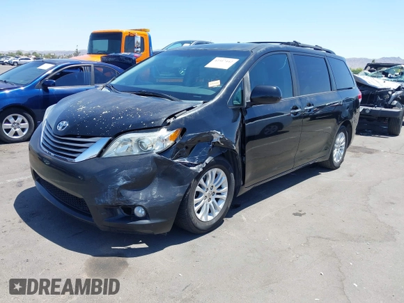 2012 Toyota Sienna XLE AAS z VIN 5TDYK3DC0CS268826, wystawiony jako IAAI lot #42317442 z przebiegiem 225 973 mil mil oraz . Historia ofert i sprzedaży dostępna na DreamBid. Obrazek 2.