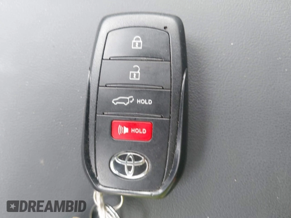 2025 Toyota Crown XLE z VIN JTDACAAJ1S3007128, wystawiony jako IAAI lot #42217220 z przebiegiem 2016 mil mil oraz . Historia ofert i sprzedaży dostępna na DreamBid. Obrazek 11.