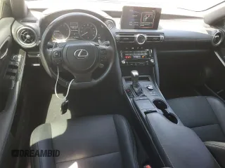 2021 Lexus IS 300 z VIN JTHAA1D21M5114728, wystawiony jako Copart lot #50702935 z przebiegiem 9 696 mil mil oraz Szkoda całkowita • Salvage title. Historia ofert i sprzedaży dostępna na DreamBid. Obrazek 8.