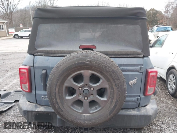 2023 Ford Bronco z VIN 1FMEE5BP2PLC08268, wystawiony jako IAAI lot #41207041 z przebiegiem 10 241 mil mil oraz . Historia ofert i sprzedaży dostępna na DreamBid. Obrazek 16.