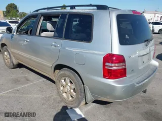 2002 Toyota Highlander with VIN JTEGF21A120061372, listed as a IAAI auction lot 41755320 with 206,256 mi miles. Bid and sale history available at carsss.com. Image 3.