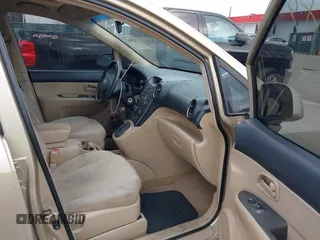 2007 Kia Rondo LX Base with VIN KNAFG525X77050706, listed as a IAAI auction lot 41639889 with 139,095 mi miles. Bid and sale history available at carsss.com. Image 5.