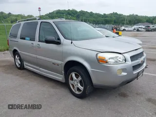 2006 Chevrolet Uplander LS Fleet z VIN 1GBDV13L96D199392, wystawiony jako IAAI lot #42272780 z przebiegiem 81 730 mil mil oraz . Historia ofert i sprzedaży dostępna na DreamBid. Obrazek 1.