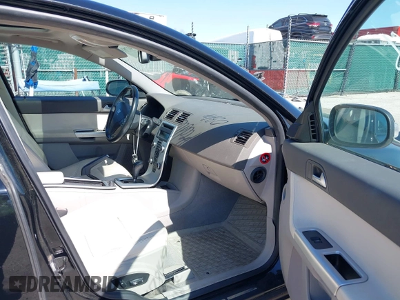 2011 Volvo V50 with VIN YV1672MW0B2612250, listed as a IAAI auction lot 41781498 with 106 mi miles. Bid and sale history available at carsss.com. Image 5.
