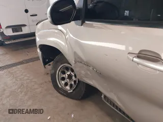 2007 Chevrolet Suburban LTZ z VIN 3GNFC16057G264519, wystawiony jako IAAI lot #41641397 z przebiegiem 235 431 mil mil oraz . Historia ofert i sprzedaży dostępna na DreamBid. Obrazek 14.