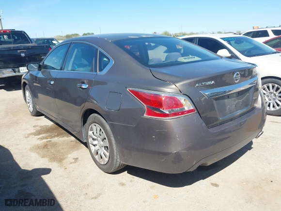 2015 Nissan Altima 2.5 with VIN 1N4AL3AP2FN301492, listed as a IAAI auction lot 41820546 with 147,567 mi miles. Bid and sale history available at carsss.com. Image 3.