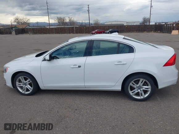 2015 Volvo S60 T5 Platinum with VIN YV1612TM2F1335209, listed as a IAAI auction lot 41722585 with 93,379 mi miles. Bid and sale history available at carsss.com. Image 14.