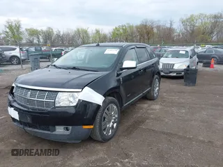 2008 Lincoln MKX z VIN 2LMDU88CX8BJ33894, wystawiony jako IAAI lot #42062310 z przebiegiem 254 077 mil mil oraz . Historia ofert i sprzedaży dostępna na DreamBid. Obrazek 17.