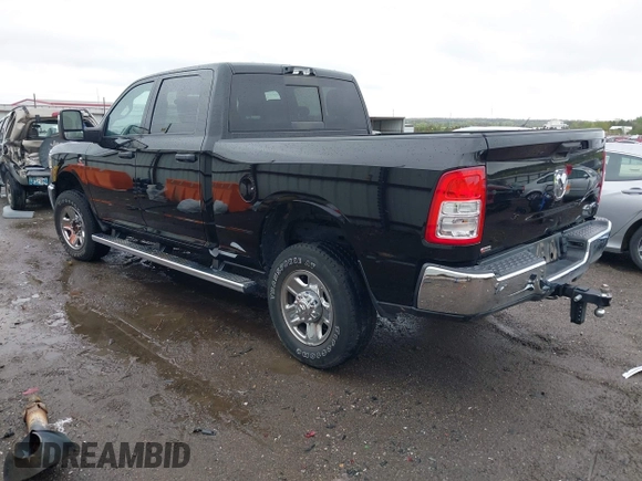2023 Ram 2500 Tradesman z VIN 3C6UR5CL9PG593221, wystawiony jako IAAI lot #41959202 z przebiegiem 29 303 mil mil oraz . Historia ofert i sprzedaży dostępna na DreamBid. Obrazek 3.