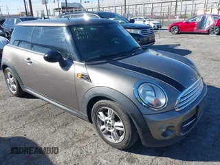 2013 MINI Hardtop z VIN WMWSU3C55DT678573, wystawiony jako IAAI lot #41636798 z przebiegiem 152 158 mil mil oraz . Historia ofert i sprzedaży dostępna na DreamBid. Obrazek 1.
