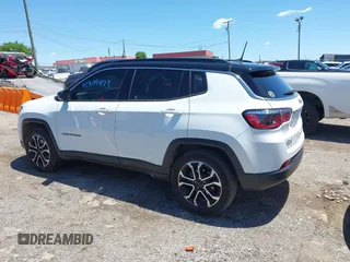 2023 Jeep Compass (RED) Edition z VIN 3C4NJDCN7PT555428, wystawiony jako IAAI lot #42309473 z przebiegiem 46 046 mil mil oraz . Historia ofert i sprzedaży dostępna na DreamBid. Obrazek 14.