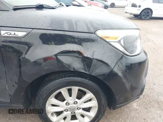2016 Kia Soul with VIN KNDJN2A22G7382809, listed as a IAAI auction lot 41960741 with 196,933 mi miles. Bid and sale history available at carsss.com. Image 6.