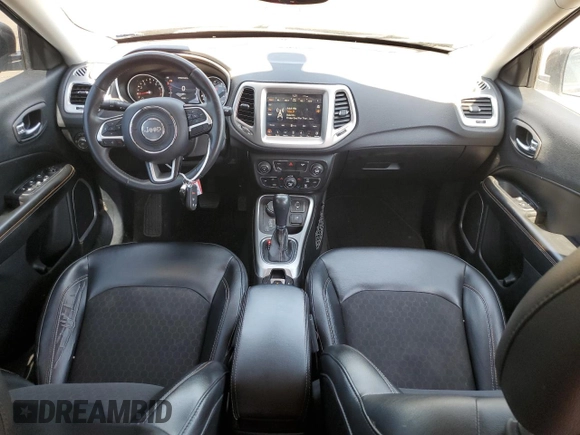 2018 Jeep Compass Latitude z VIN 3C4NJDBB5JT303871, wystawiony jako Copart lot #53881965 z przebiegiem 130 061 mil mil oraz Szkoda całkowita • Salvage title. Historia ofert i sprzedaży dostępna na DreamBid. Obrazek 8.