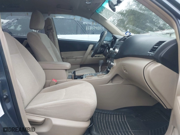 2011 Toyota Highlander with VIN 5TDZK3EH8BS028548, listed as a IAAI auction lot 41346300 with 198,043 mi miles. Bid and sale history available at carsss.com. Image 5.