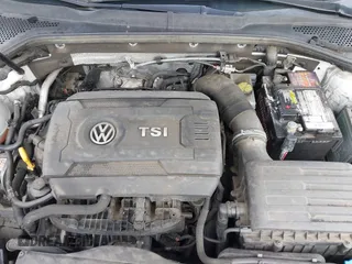 2015 Volkswagen Golf GTI SE with VIN 3VW5T7AU8FM086572, listed as a IAAI auction lot 41708044 with 186,150 mi miles. Bid and sale history available at carsss.com. Image 10.