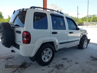 2007 Jeep Liberty Sport with VIN 1J4GL48K87W618400, listed as a IAAI auction lot 42041604 with 165,115 mi miles and . Bid and sale history available at carsss.com. Image 4.