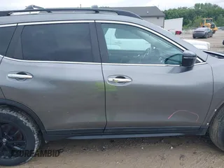 2017 Nissan Rogue SL z VIN 5N1AT2MVXHC806723, wystawiony jako IAAI lot #42331531 z przebiegiem 103 565 mil mil oraz . Historia ofert i sprzedaży dostępna na DreamBid. Obrazek 12.