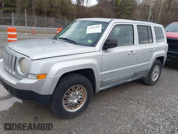 2011 Jeep Patriot Latitude with VIN 1J4NF1GB0BD158264, listed as a IAAI auction lot 41804584 with 191,968 mi miles and . Bid and sale history available at DreamBid. Image 2.