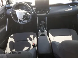 2023 Toyota Corolla Cross LE z VIN 7MUCAAAG5PV052829, wystawiony jako Copart lot #47858245 z przebiegiem 8490 mil mil oraz Szkody całkowita. Historia ofert i sprzedaży dostępna na DreamBid. Obrazek 8.