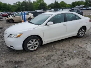 2008 Toyota Camry LE z VIN 4T4BE46K48R027718, wystawiony jako Copart lot #58594585 z przebiegiem 271 807 mil mil oraz Szkoda całkowita • Salvage title. Historia ofert i sprzedaży dostępna na DreamBid. Obrazek 1.