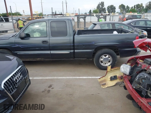 2003 GMC Sierra 1500 SLT with VIN 2GTEC19TX31404836, listed as a IAAI auction lot 42011067 with 233,458 mi miles and . Bid and sale history available at carsss.com. Image 15.