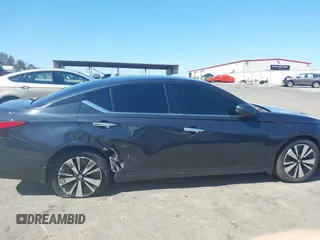 2019 Nissan Altima 2.5 Platinum with VIN 1N4BL4FV2KC113644, listed as a IAAI auction lot 41751975 with 125,617 mi miles. Bid and sale history available at carsss.com. Image 13.