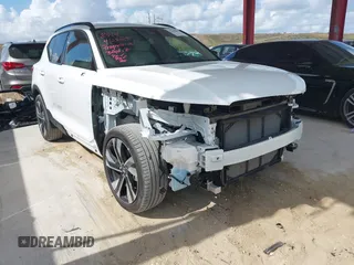 2024 Volvo XC40 Plus Dark Theme с VIN YV4L12UL7R2215271, выставлен на аукционе IAAI как лот 42204681 с пробегом 13 924 миль миль и . История ставок и продаж доступна на DreamBid. Изображение 1.