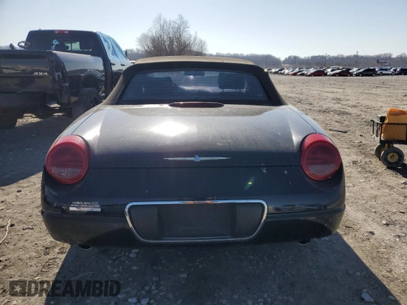 2004 Ford Thunderbird Deluxe z VIN 1FAHP60A24Y101788, wystawiony jako Copart lot #48224125 z przebiegiem 53 383 mil mil oraz Szkoda całkowita • Salvage title. Historia ofert i sprzedaży dostępna na DreamBid. Obrazek 6.