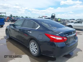 2016 Nissan Altima S z VIN 1N4AL3APXGN348769, wystawiony jako IAAI lot #42199355 z przebiegiem 135 584 mil mil oraz . Historia ofert i sprzedaży dostępna na DreamBid. Obrazek 3.