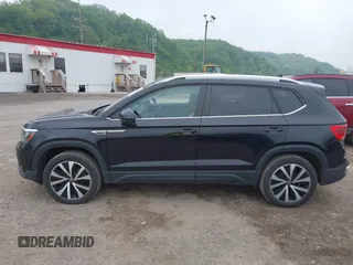2023 Volkswagen Taos SE z VIN 3VVNX7B22PM330188, wystawiony jako IAAI lot #42219485 z przebiegiem 26 166 mil mil oraz . Historia ofert i sprzedaży dostępna na DreamBid. Obrazek 14.