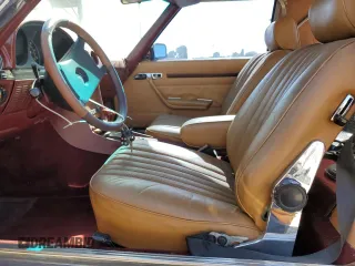 1982 Mercedes-Benz 380 SL z VIN WDBBA45AXCB011223, wystawiony jako Copart lot #58532965 z przebiegiem 270 052 mil mil oraz Tytuł czysty. Historia ofert i sprzedaży dostępna na DreamBid. Obrazek 7.