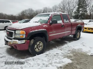 2004 GMC Sierra 2500HD SLE z VIN 1GTHK29U54E125972, wystawiony jako Copart lot #46712105 z przebiegiem 298 972 mil mil oraz Czysty tytuł • Clean title. Historia ofert i sprzedaży dostępna na DreamBid. Obrazek 1.
