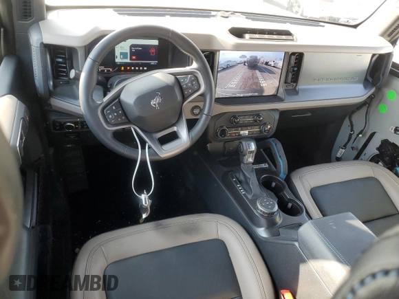 2024 Ford Bronco Wildtrak z VIN 1FMEE2BP8RLA57115, wystawiony jako Copart lot #43579085 z przebiegiem 4951 mil mil oraz Szkody całkowita. Historia ofert i sprzedaży dostępna na DreamBid. Obrazek 8.