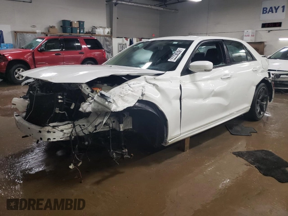 2022 Chrysler 300 Touring L with VIN 2C3CCADG2NH232866, listed as a Copart auction lot 44441475 with 39,564 mi miles and Non Repairable. Bid and sale history available at carsss.com. Image 1.