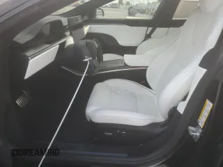2022 Tesla Model S Plaid z VIN 5YJSA1E64NF461218, wystawiony jako Copart lot #84467644 z przebiegiem Nie podano mil oraz Szkoda całkowita • Salvage title. Historia ofert i sprzedaży dostępna na DreamBid. Obrazek 7.