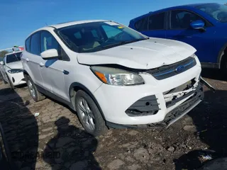 2016 Ford Escape SE with VIN 1FMCU0G97GUA80692, listed as a IAAI auction lot 41860124 with 122,251 mi miles. Bid and sale history available at carsss.com. Image 1.