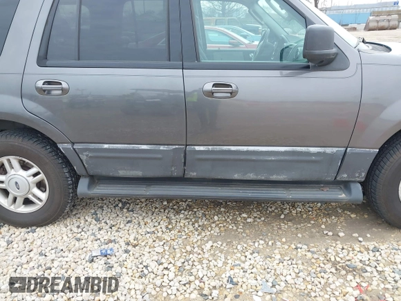 2004 Ford Expedition Special Service with VIN 1FMPU16L44LA06653, listed as a IAAI auction lot 41827182 with 125,996 mi miles. Bid and sale history available at carsss.com. Image 14.