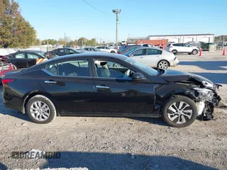 2019 Nissan Altima 2.5 S with VIN 1N4BL4BW5KC144319, listed as a IAAI auction lot 40689180 with 84,199 mi miles. Bid and sale history available at carsss.com. Image 13.