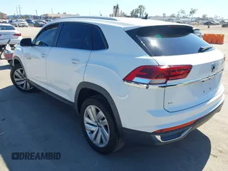2020 Volkswagen Atlas with VIN 1V2YC2CA4LC205011, listed as a IAAI auction lot 42233807 with 39,084 mi miles and . Bid and sale history available at DreamBid. Image 3.
