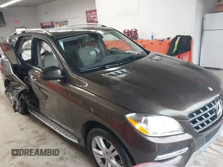 2015 Mercedes-Benz M 350 z VIN 4JGDA5HB2FA578858, wystawiony jako IAAI lot #42220126 z przebiegiem 136 554 mil mil oraz . Historia ofert i sprzedaży dostępna na DreamBid. Obrazek 1.