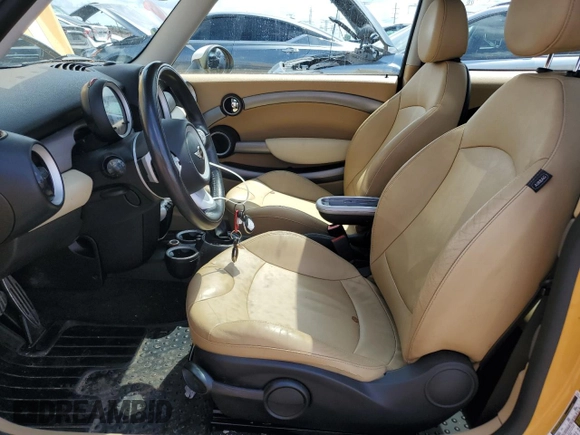 2009 MINI Hardtop S with VIN WMWMF73569TW82519, listed as a Copart auction lot 62872425 with 101,656 mi miles and Clean title. Bid and sale history available at DreamBid. Image 7.