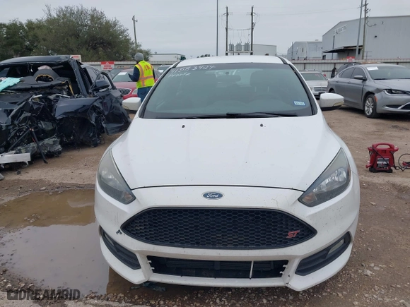 2015 Ford Focus ST with VIN 1FADP3L91FL268867, listed as a IAAI auction lot 41583424 with 169,426 mi miles. Bid and sale history available at carsss.com. Image 12.