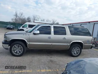 2003 Chevrolet Suburban Z71 with VIN 3GNFK16Z33G170733, listed as a IAAI auction lot 41741020 with 204,544 mi miles. Bid and sale history available at carsss.com. Image 14.