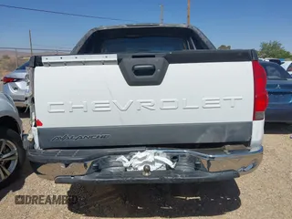 2004 Chevrolet Avalanche with VIN 3GNEC12T84G231196, listed as a IAAI auction lot 41933711 with 275,095 mi miles. Bid and sale history available at carsss.com. Image 16.